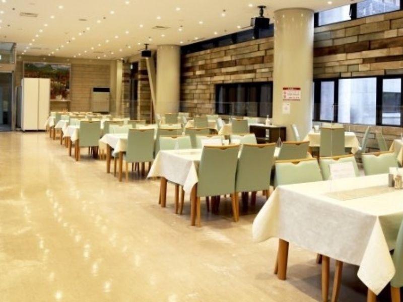 森の洋食 グリルみんぱく 万博記念公園の仕事画像2