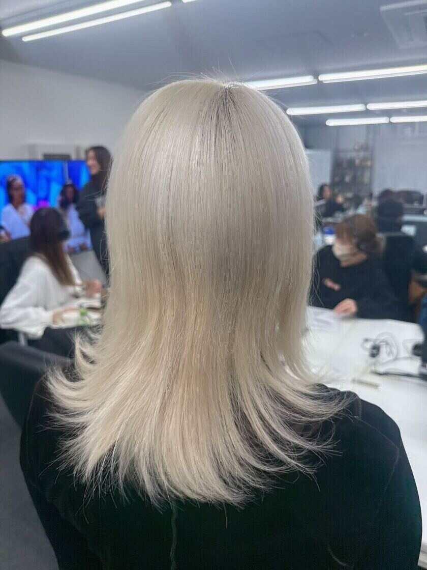 RJホールディングス株式会社の制服2