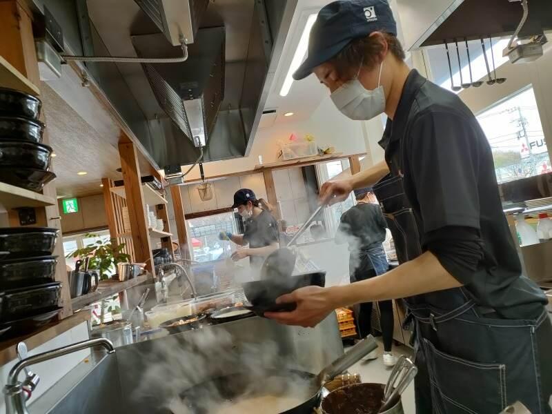 ラーメンのまめぞう 越谷レイクタウン店の仕事画像2