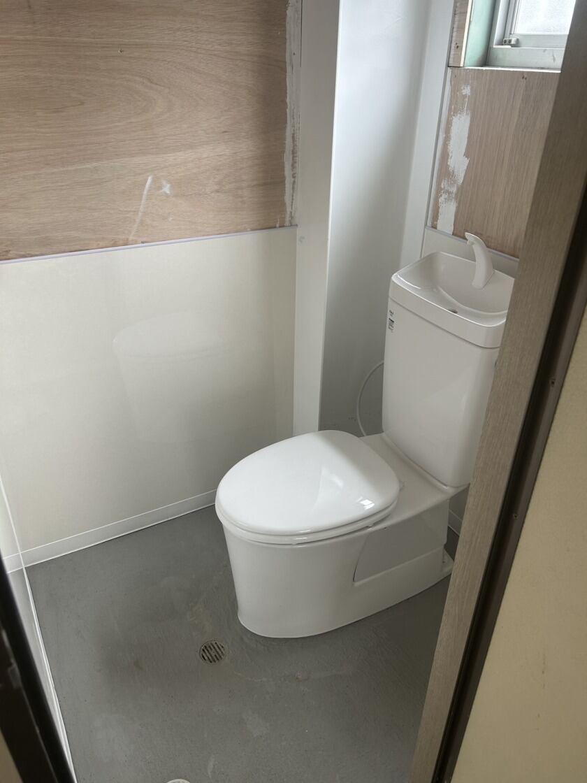 ホーム建窓株式会社 【001】ホーム建窓の制服3