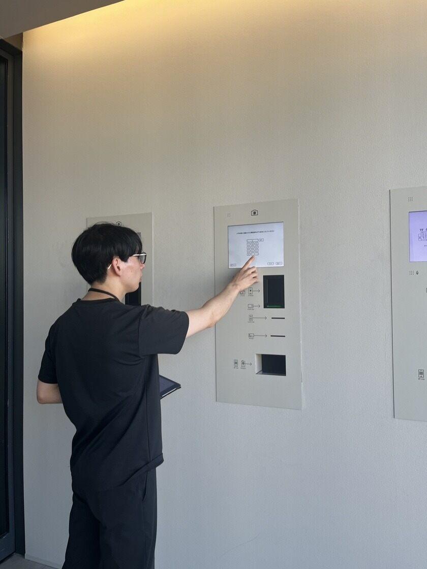 株式会社ナインアワーズ　9h博多駅店の制服5