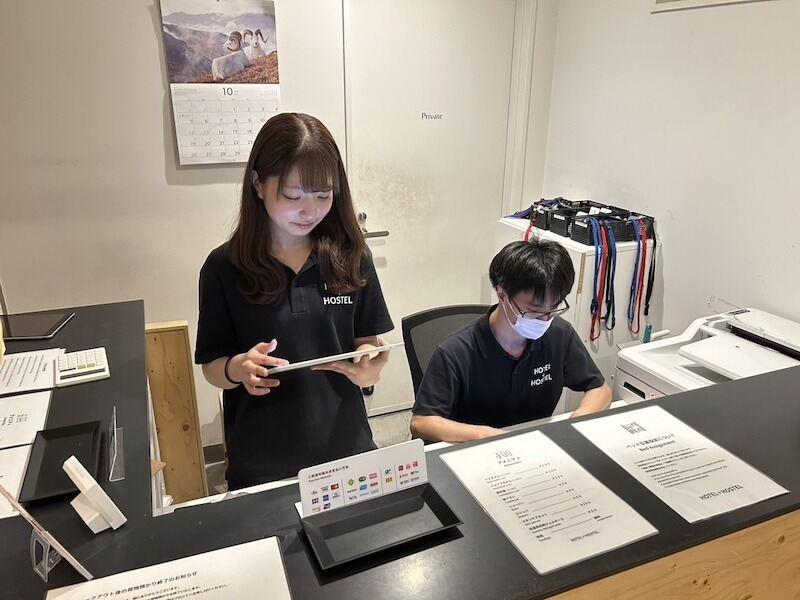 株式会社ナインアワーズ　ホテル＋ホステル札幌の制服7