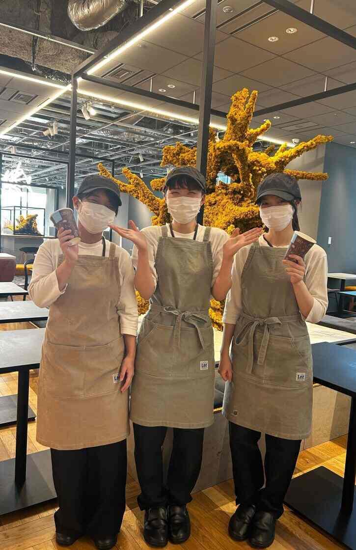 Otemachi One Tower 社員カフェ＆レストランの制服1