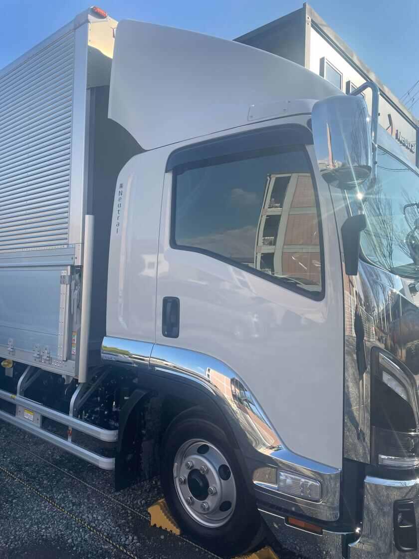 株式会社ニュートラルの制服1