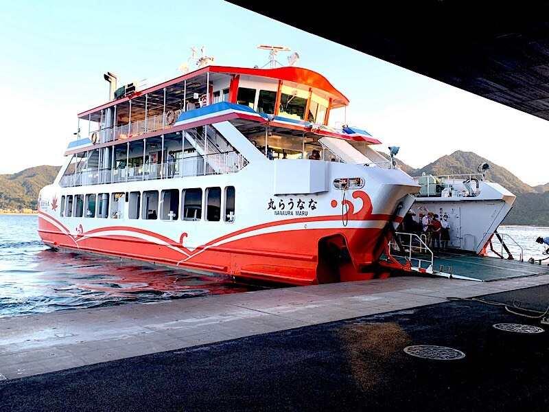 株式会社BRAVELYの制服3