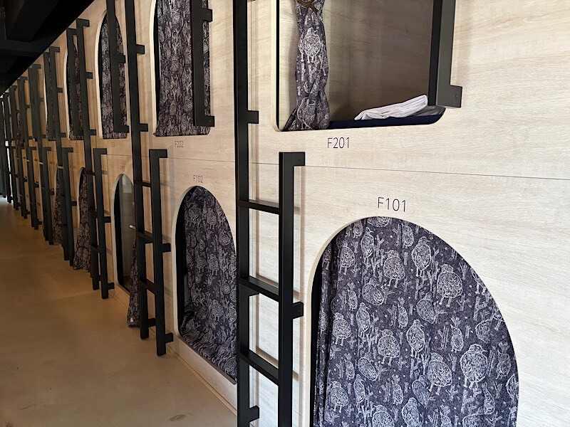 株式会社BRAVELYの制服9