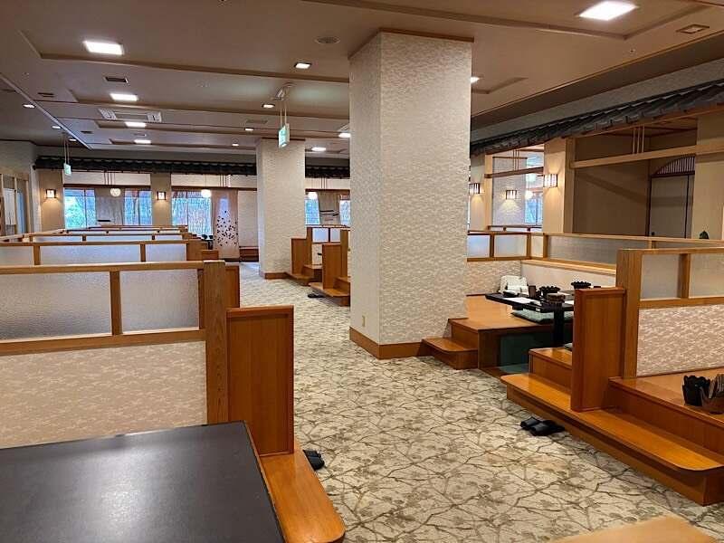 株式会社BRAVELYの制服4