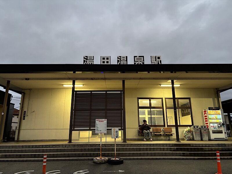 株式会社BRAVELYの制服1