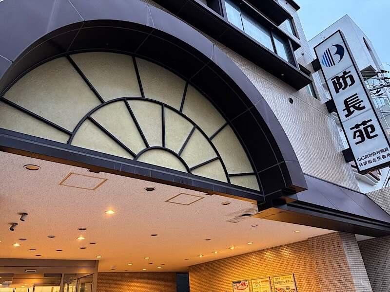 株式会社BRAVELYの制服6