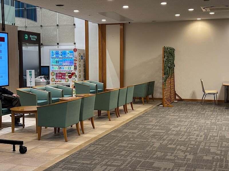 株式会社BRAVELYの制服3