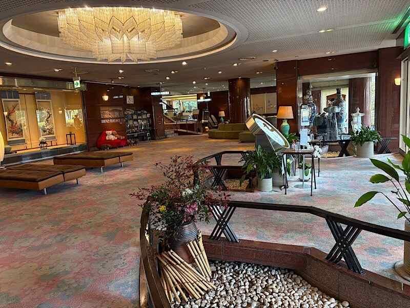 株式会社BRAVELYの制服3