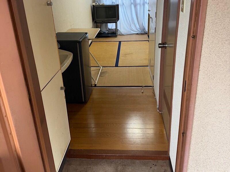 株式会社BRAVELYの制服8
