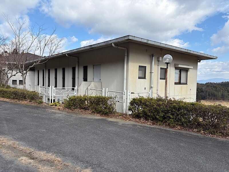 株式会社BRAVELYの制服6