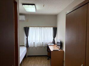 株式会社BRAVELYの制服7
