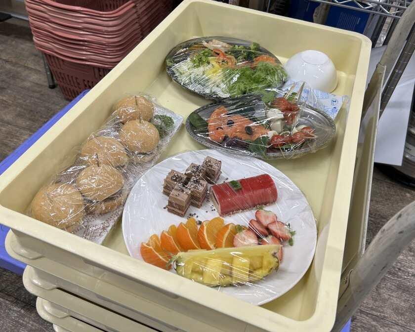 ファーストケータリング株式会社の制服1