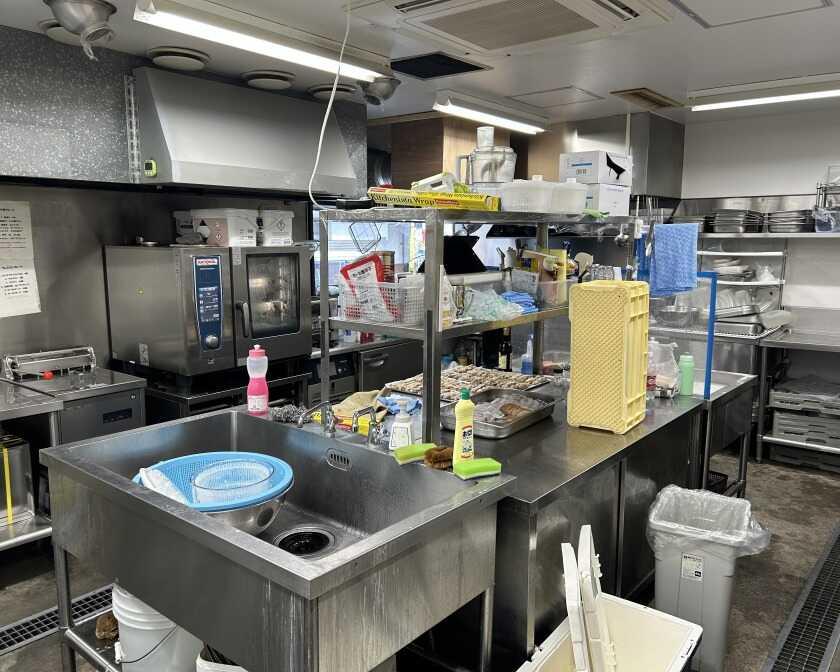 ファーストケータリング株式会社の制服3