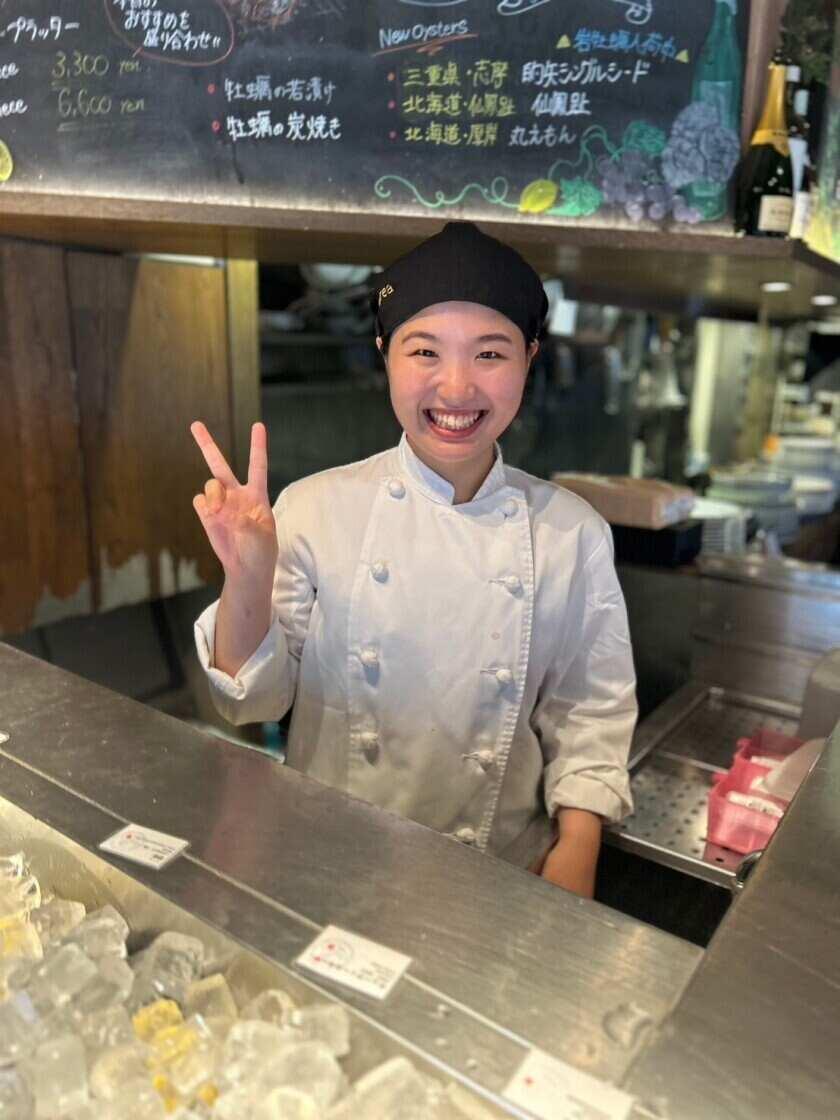 オストレア　新宿三丁目店の制服5