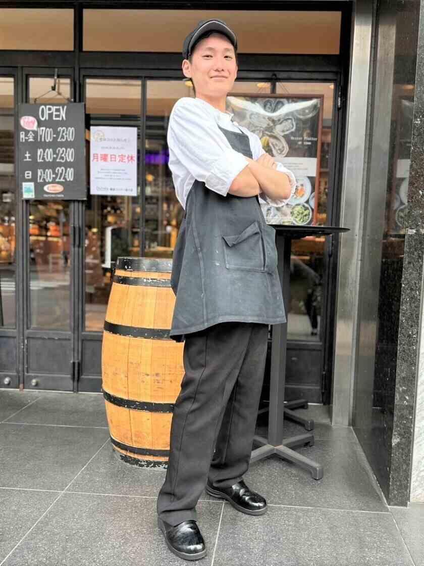 オストレア　新宿三丁目店の制服4