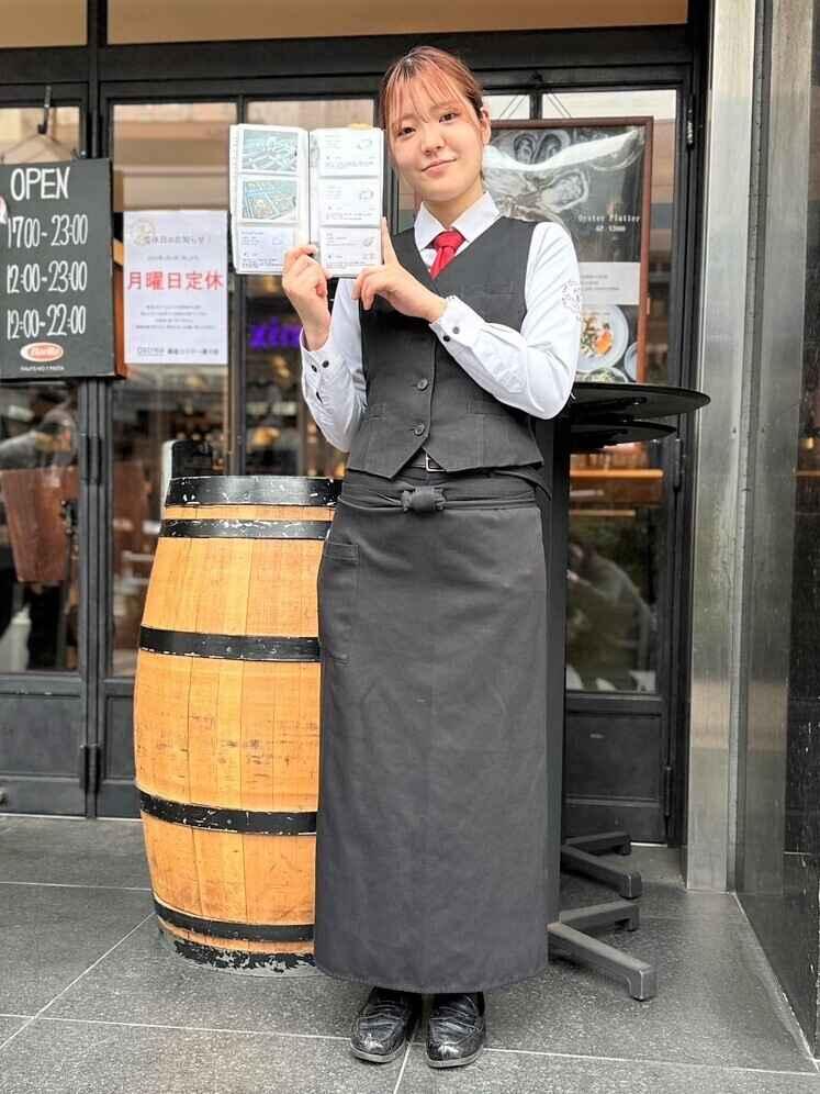 オストレア　新宿三丁目店の制服3