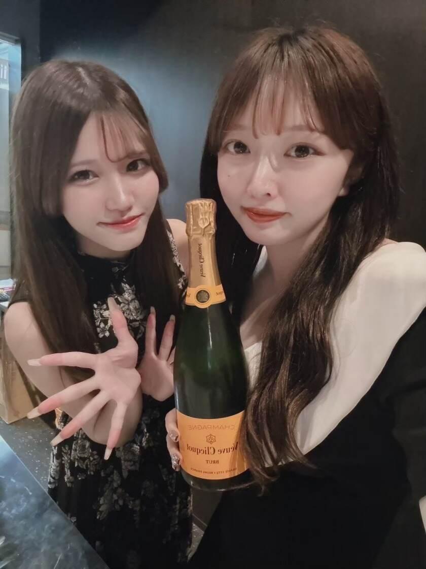 ラウンジ　and bubbles（アンドバブルス）の制服6