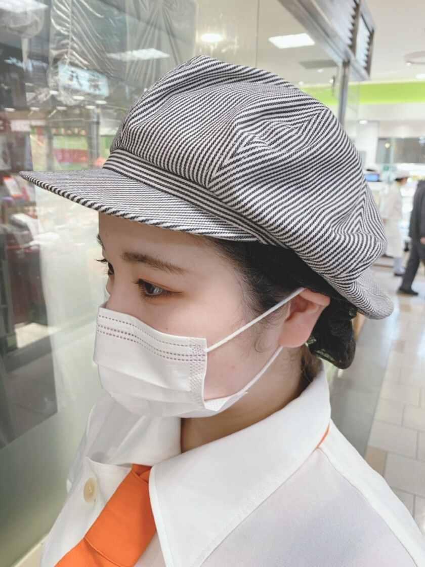 柿安ダイニング 横浜タカシマヤ店の制服2