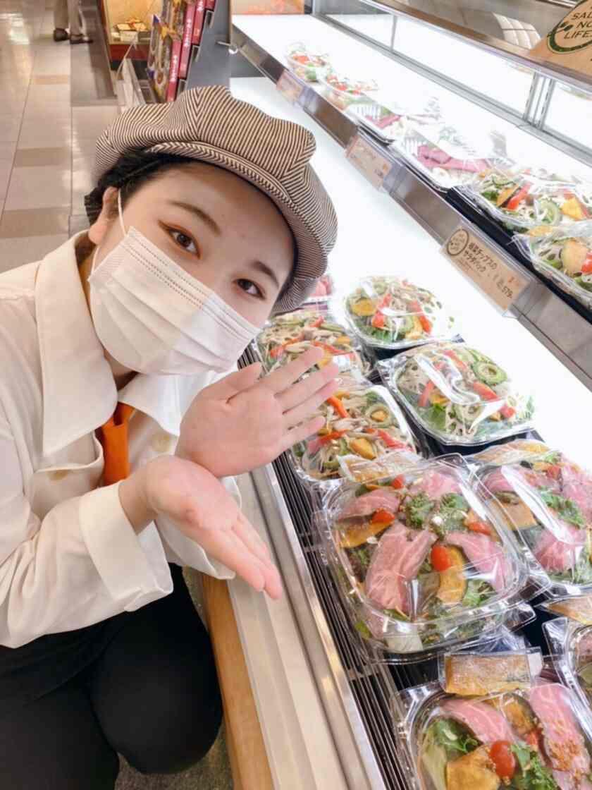 柿安ダイニング 横浜タカシマヤ店の制服1