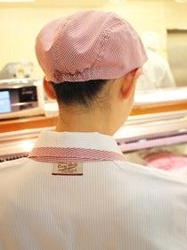 柿安　博多大丸精肉店の制服3