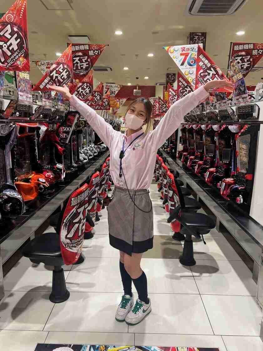 ニコニコ寝屋川店パチンコ館の制服1