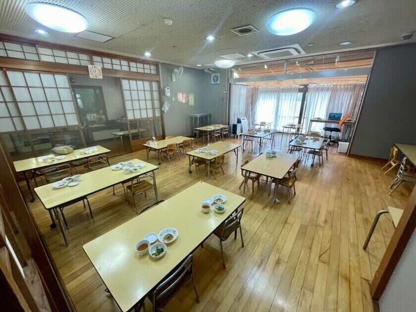 明照認定こども園の制服2