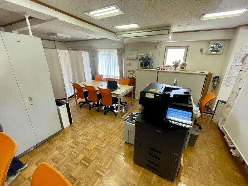 明照認定こども園の制服1