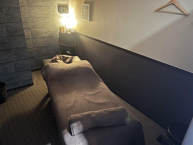 リラクゼーションハウス こりさの制服5