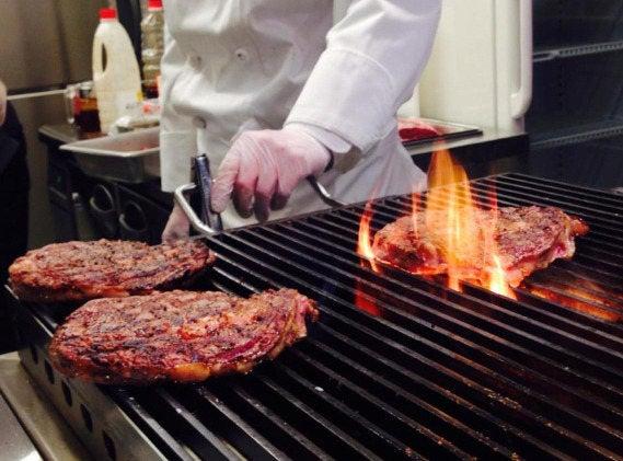 いきなりステーキイオンモールモール直方店の仕事画像3