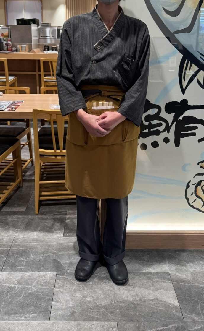 桃太郎すしエミオ練馬店の制服1