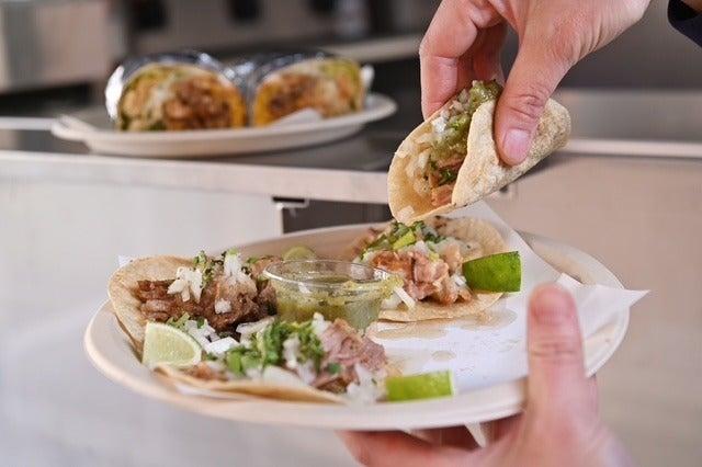 BULLDOG CAFEの制服1