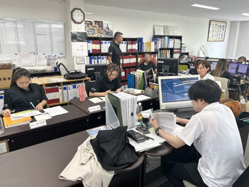 株式会社國分　熊本営業所の制服5