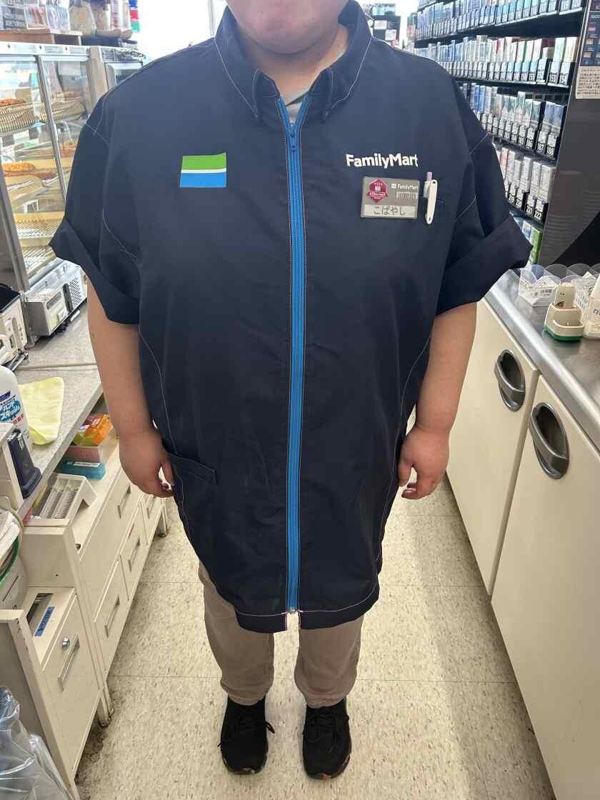 ファミリーマート伊勢崎波志江町店の制服1
