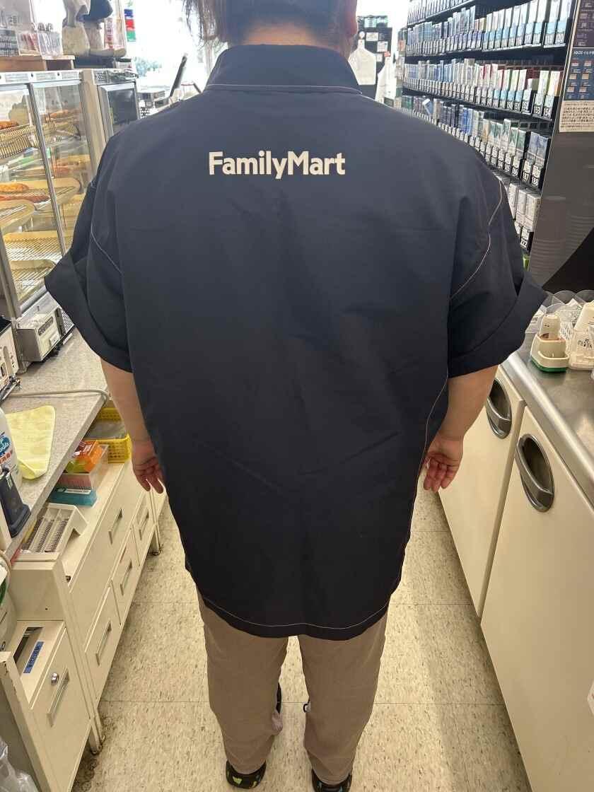ファミリーマート伊勢崎波志江町店の制服2
