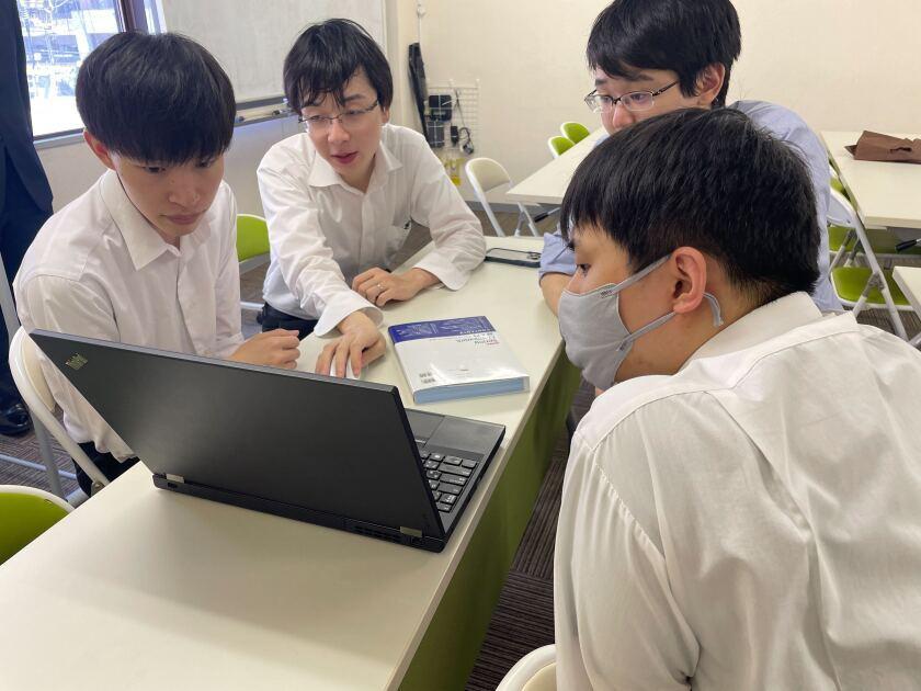 アイスペックグループ株式会社の制服6