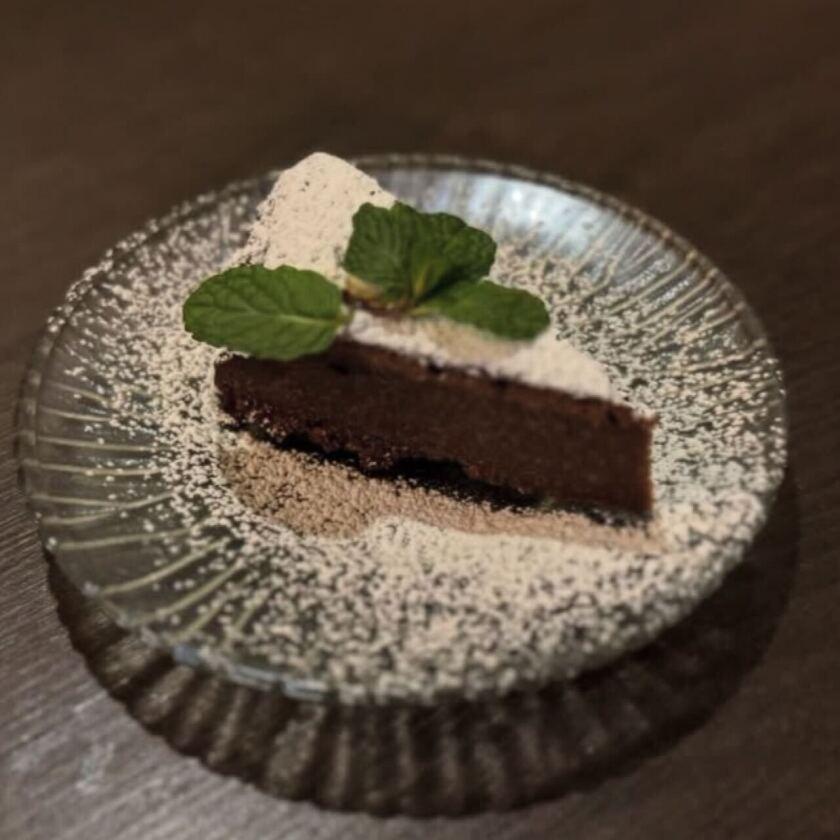 立川 炭火焼 花火の制服3