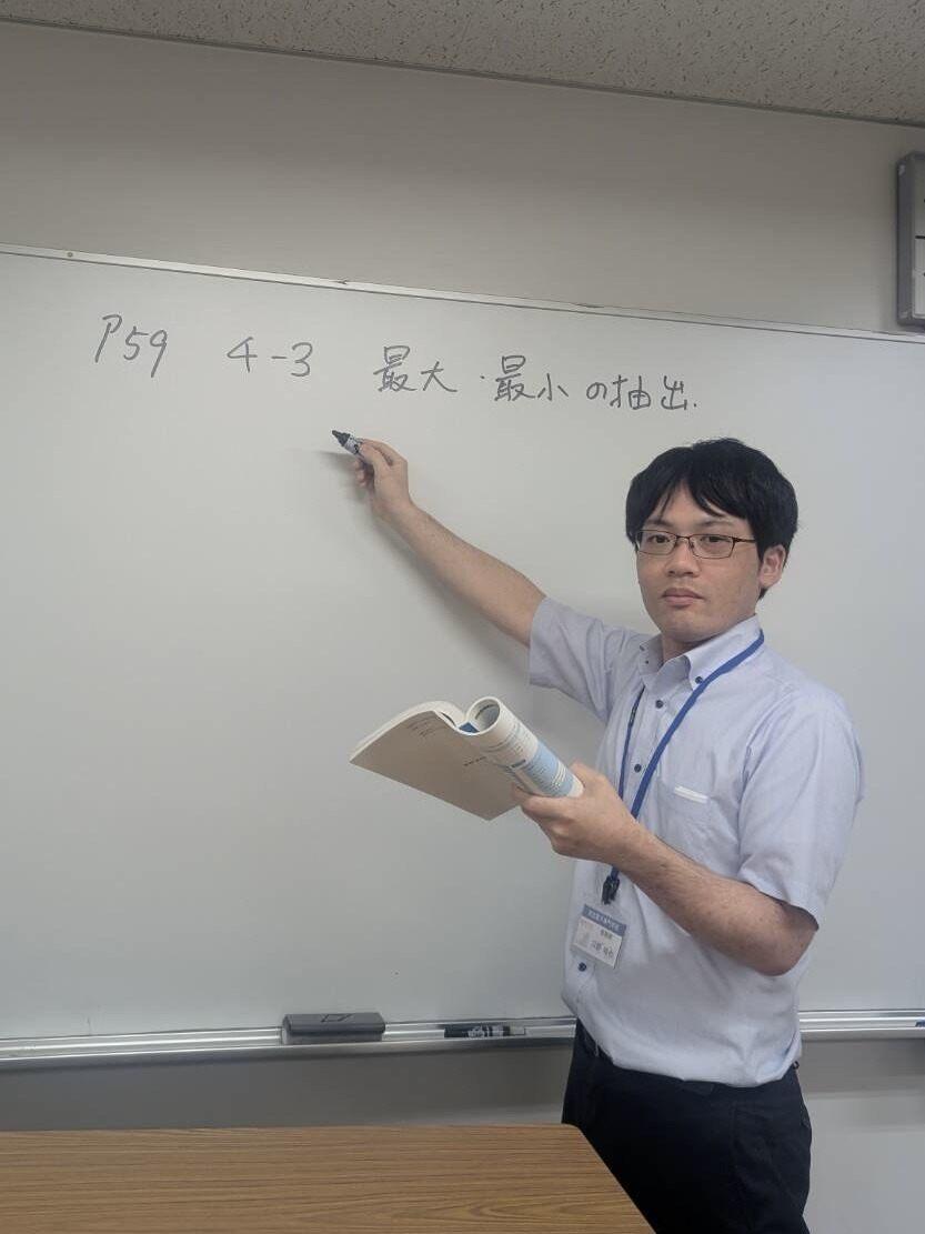 東北電子専門学校の制服1