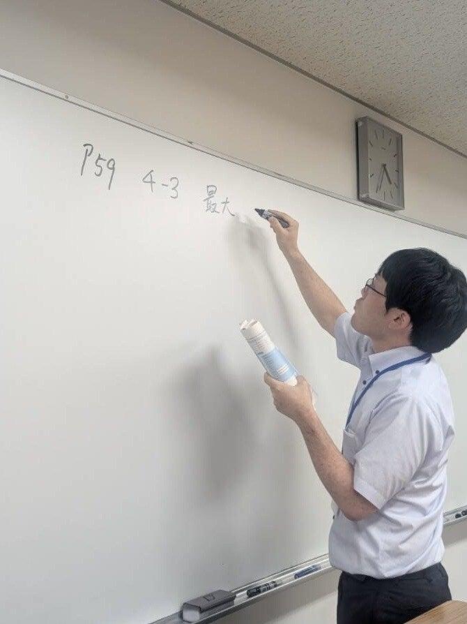 東北電子専門学校の制服2