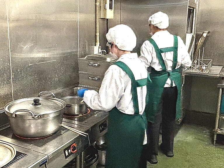 株式会社しげのや　しげのや五井店の制服2