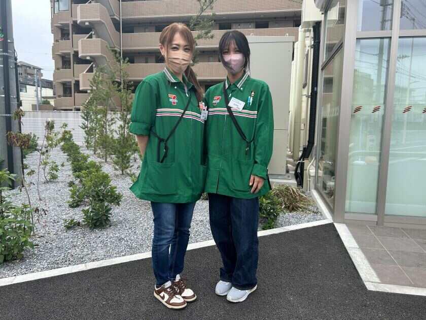 セブン‐イレブンさいたま大間木店の制服3