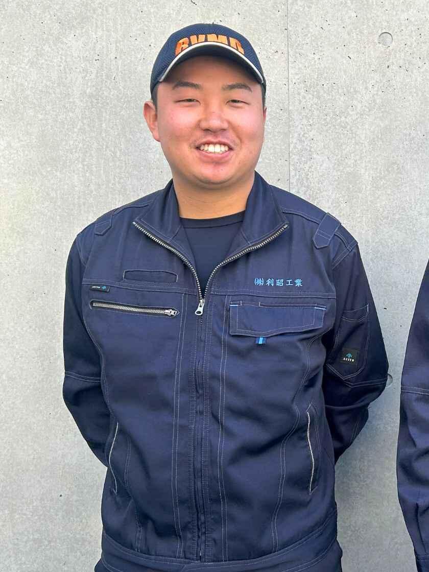 株式会社利昭工業　本社工場の制服1