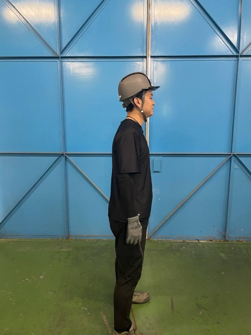 隼翔採用担当の制服2