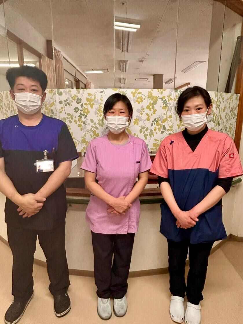 八媛病院の制服1