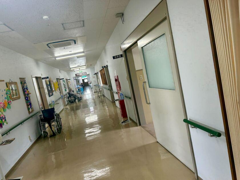 八媛病院の制服4