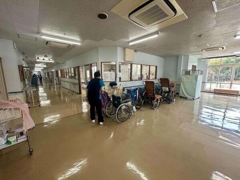 八媛病院の制服6