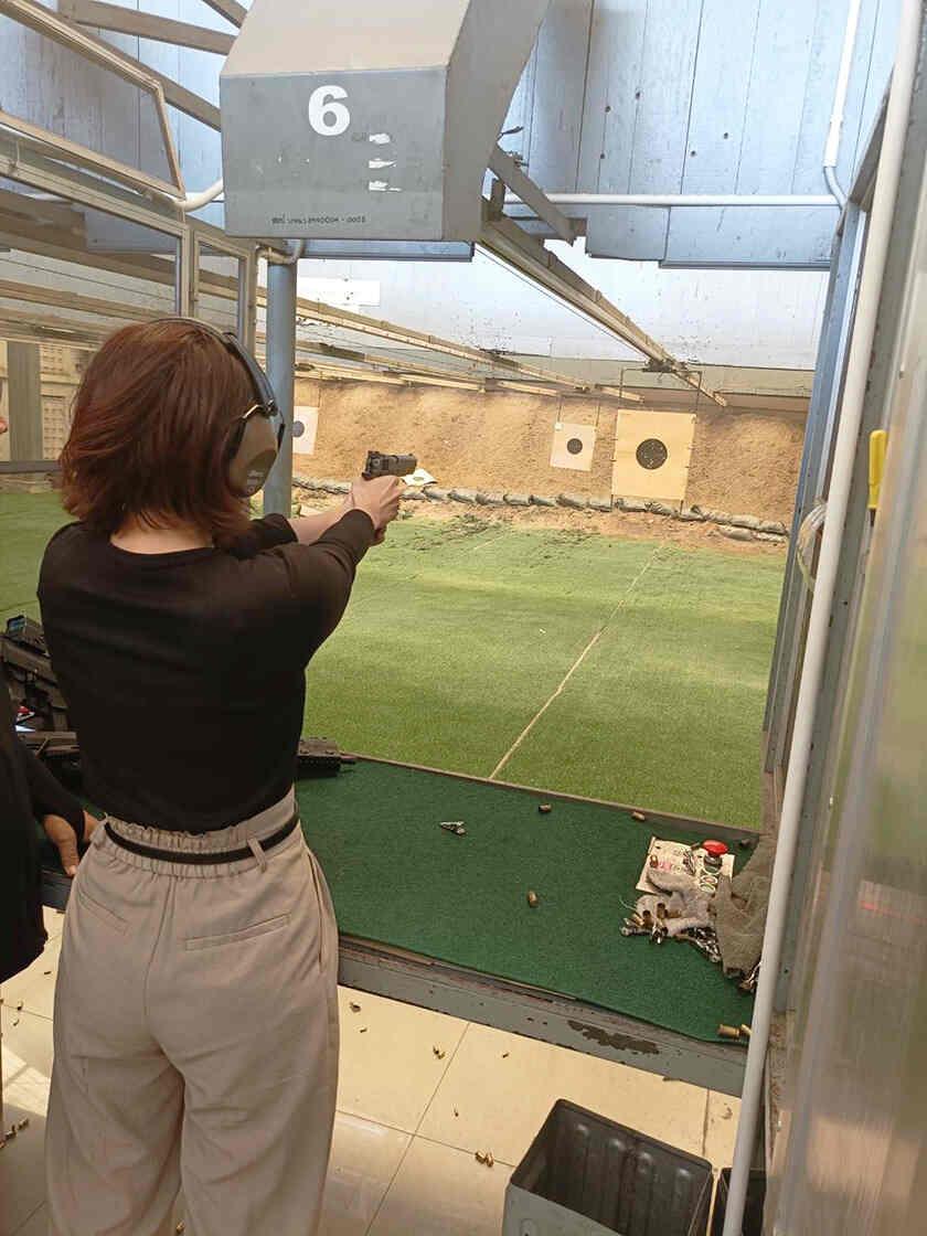 株式会社D&L（ディーアンドエル）の制服4