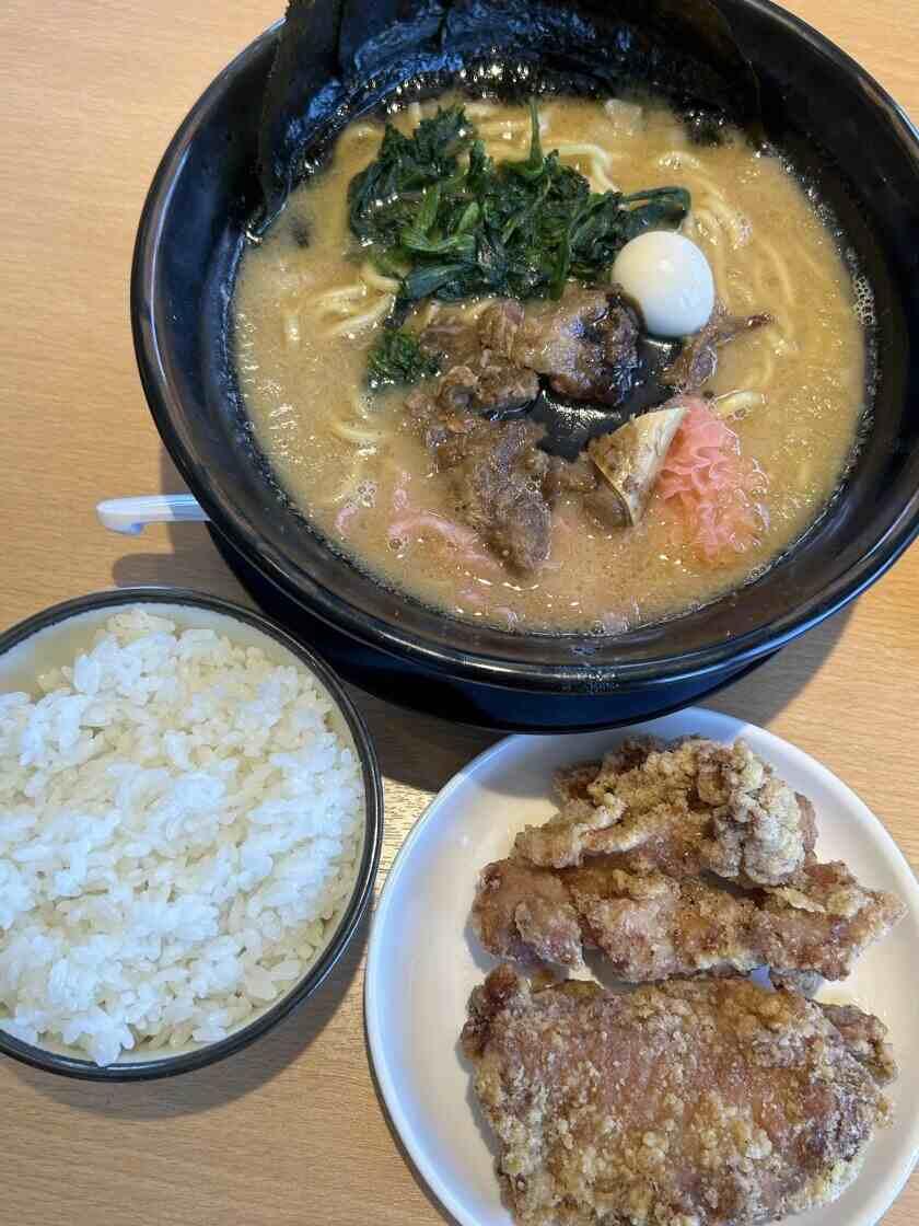 横浜家系ラーメン熊壱家 荒尾店【主婦さん活躍中】の制服2